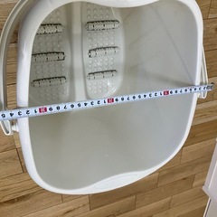 バケツタイプのフットバスの画像