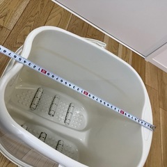バケツタイプのフットバスの画像