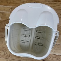 バケツタイプのフットバスの画像