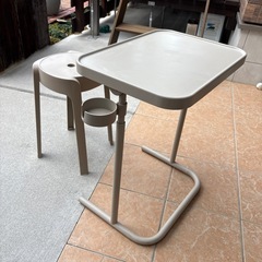 IKEAラップトップスタンドの画像