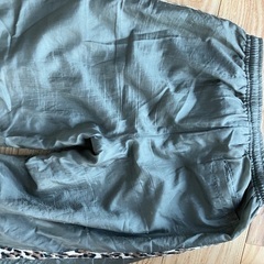 風を通さない暖かいズボンの画像