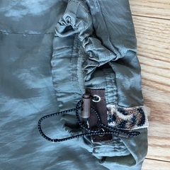 風を通さない暖かいズボンの画像