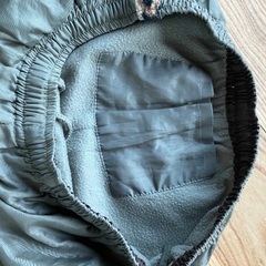 風を通さない暖かいズボンの画像