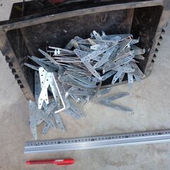 現状 まとめて Zマーク 山型プレート NO.36-1 94個 セット 建築金物 建築材料 大工 柱接合 金属 DIY の画像