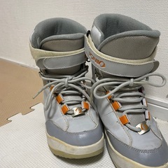 ジュニア　スノーボードとブーツのセット　の画像
