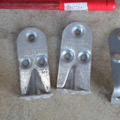 現状 まとめて カナイ スリムビルトコーナー L型接合金物 199個 セット 建築金物 建築材料 大工 柱接合 金属 DIY の画像