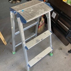 早い者勝ち✨　3段脚立の画像