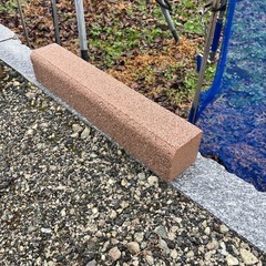 コンクリートゴムチップ製車止めの画像