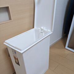 消臭スリムペダルペール(30L ホワイト)の画像