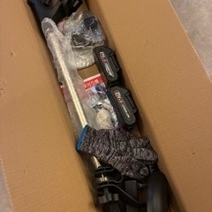 草刈り機 充電式草刈機 【2025革新＆超高速モーター搭載】sunsery コードレス 21V 6500mAh大容量 18000rpm ナイロンカッター 伸縮＆角度調整 枝切り 植木 雑草 充電式刈払機 4種類の刃＆替刃 3段階で角度調整可能 軽量 枝切り 芝生 敷地 畑 雑草 植木 農業家庭用芝刈り機 日本語説明書付 (ブラック) の画像