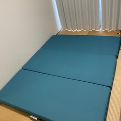 マニフレックス　クイーンサイズ　三つ折りマットレスの画像