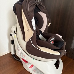 エールべべ　チャイルドシート　美品の画像