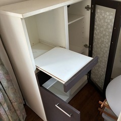 食器棚の画像