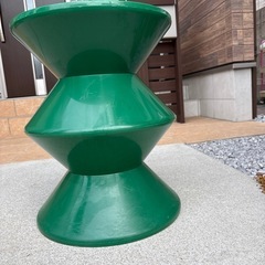 砂時計型のデザイン（サイドテーブル）の画像