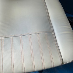 ゲーミングチェア　オフホワイトの画像