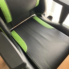 定価21,990円 美品 ニトリ ゲーミングチェア GM707 黒と緑 美品 ネット販売終了 イス PC テレワークの画像