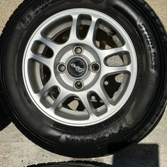 【軽バン・軽トラックなどの軽貨物車用 社外品12インチアルミホイール  145/80R12 スタッドレスタイヤ付き 4本セット 】12X41/2JCH　OFFSET 43 JWLとJWL・T 両方の刻印がありますので軽貨物車にも使用可能です。＊平成22年式バモス4WDから取り外しました。の画像