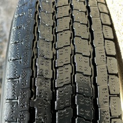 【軽バン・軽トラックなどの軽貨物車用 社外品12インチアルミホイール  145/80R12 スタッドレスタイヤ付き 4本セット 】12X41/2JCH　OFFSET 43 JWLとJWL・T 両方の刻印がありますので軽貨物車にも使用可能です。＊平成22年式バモス4WDから取り外しました。の画像