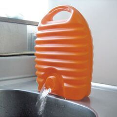 ★価格交渉OK 立つ湯たんぽ 2.6L（袋付き）新品時価格税込1540円相当の画像