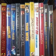 ビデオ x DVDプレーヤー（R1） と DVDソフト30本の画像