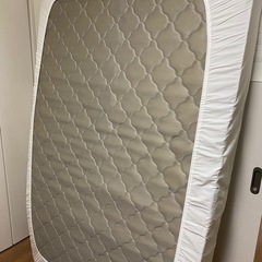 ベッドフレーム&マットレス　セミダブルの画像