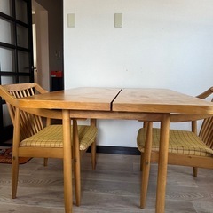 テーブル椅子セット
の画像