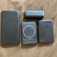 モバイルバッテリー４つの画像