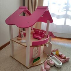 木製ドールハウスの画像