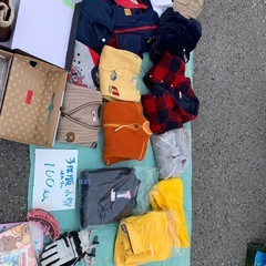 フリーマーケット開催中の画像