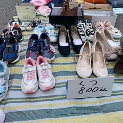 フリーマーケット開催中の画像