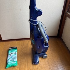 小型掃除機　紙パック付きの画像