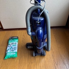 小型掃除機　紙パック付きの画像