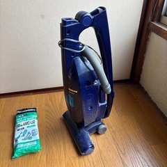 小型掃除機　紙パック付きの画像