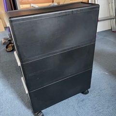 差し上げます　スリムな引き出し棚の画像