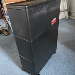 差し上げます　スリムな引き出し棚の画像