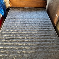 ダブルベッド（マットレスと引き出し付き）200cm×140cmの画像