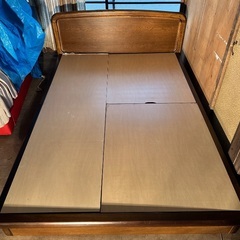 ダブルベッド（マットレスと引き出し付き）200cm×140cmの画像