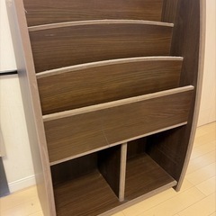 本棚　子供考慮のクッション付きの画像