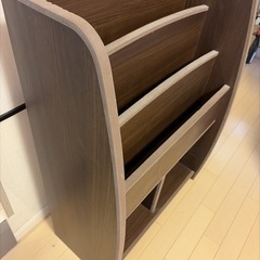 本棚　子供考慮のクッション付きの画像