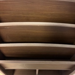 本棚　子供考慮のクッション付きの画像