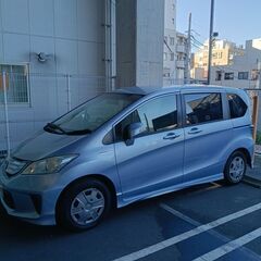 フリードハイブリッド★諸費用０円！★車検たっぷりR9/6◆スマートキー2◆左パワスラ◆Bカメラ◆ETC◆ワンセグTV◆クルコンの画像