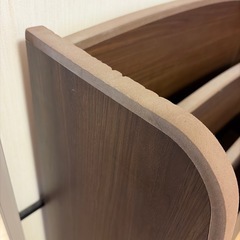 本棚　子供考慮のクッション付きの画像