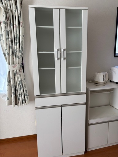 無料】ニトリ 食器棚＋キッチンカウンター／21（日）午後限定・両方