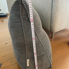 クッション　グレーの画像