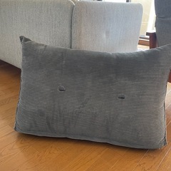 クッション　グレーの画像