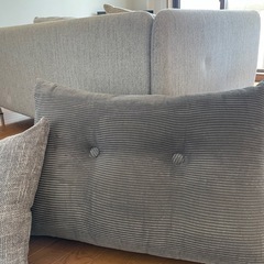 クッション　グレーの画像