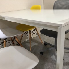 IKEA 白デスクの画像