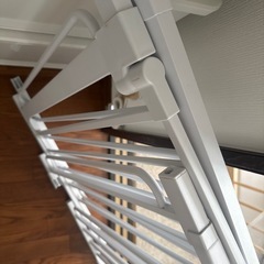 トリプルロック スライド式ベビーゲート 75-189cm ホワイトの画像