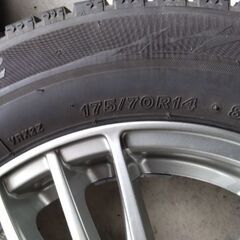 スタッドレスタイヤ ブリジストンvrx2 175/70r14の画像