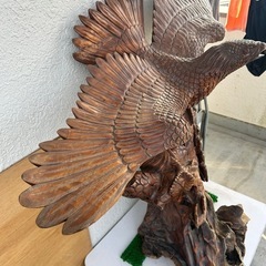 鷹の置物の画像